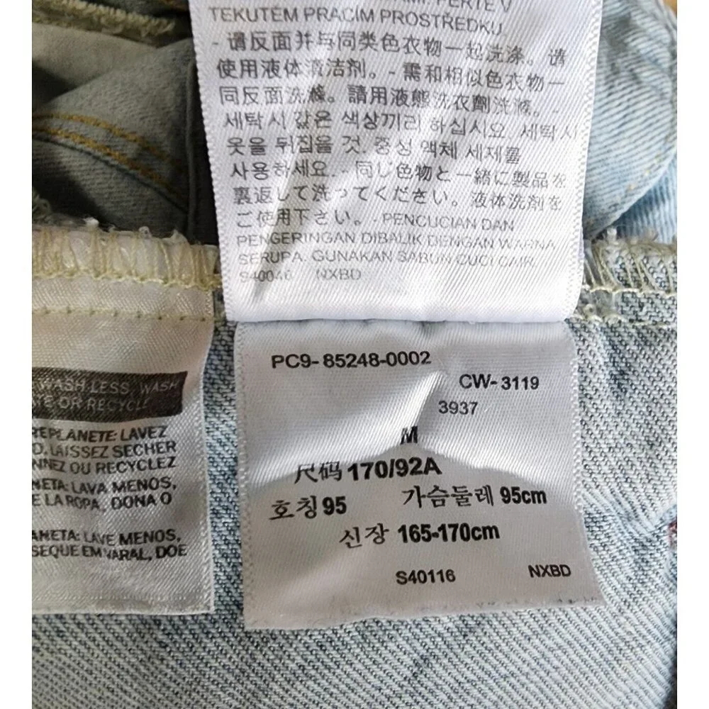 Levi’s Type 3 Light Wash Blue Denim Yellow Metal Button Up Trucker Jacket Size M